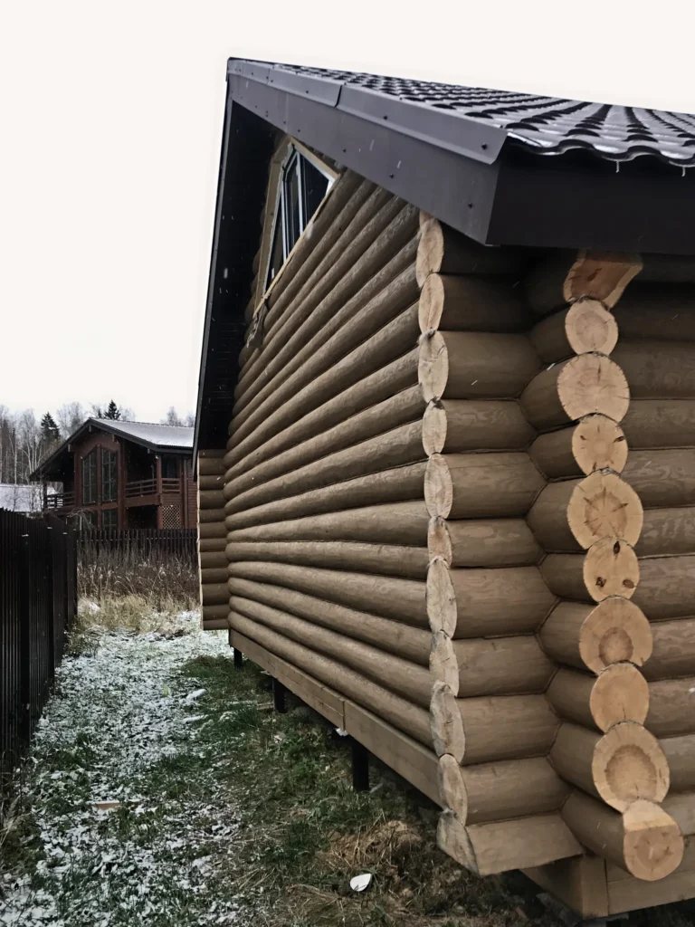 Торцевая стена бани из бревна, выпуски углов — Калужское шоссе