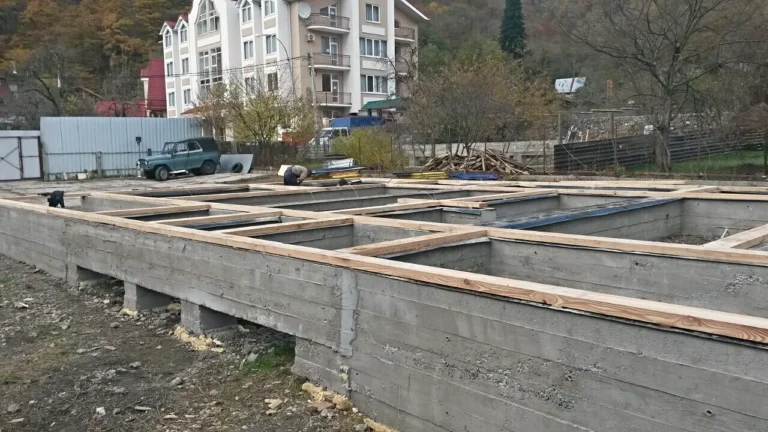 Фундамент с уложенной обвязкой, общий вид — Сочи, Краснодарский край